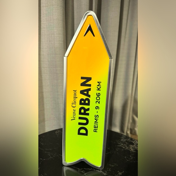 Veuve Clicquot collectible Destination Tin! Rare. Champagne NOT included. - Picture 1 of 7